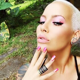 Amber Rose: nuda in spiaggia, posta i selfie su Instagram 3