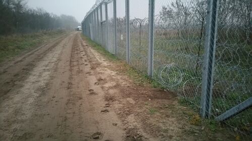 L'Ungheria ferma i migranti, ma non piace a Bruxelles 8