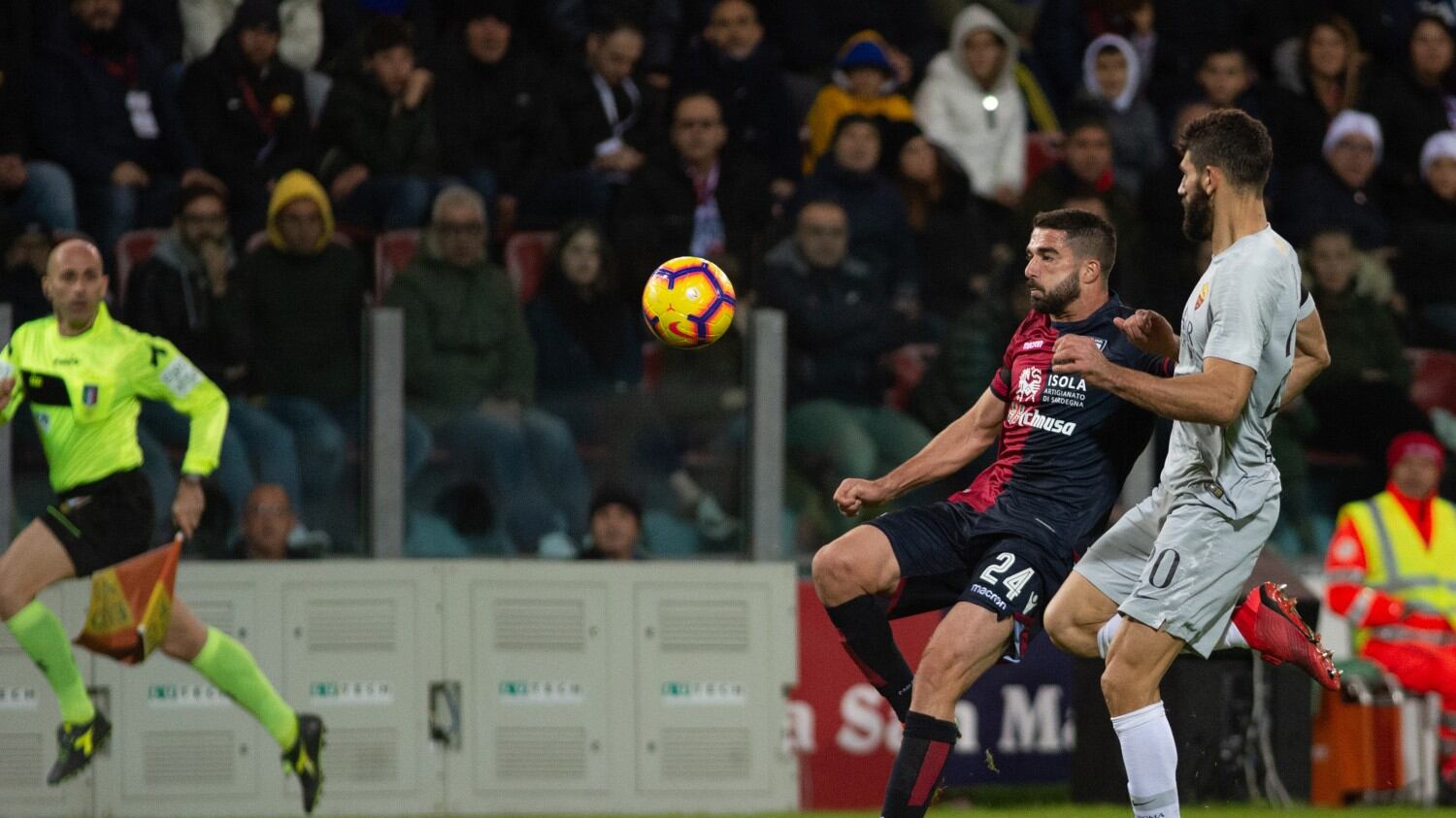 La Roma si fa beffare nel finale: il Cagliari rimonta da 0-2 a 2-2 in 9 uomini