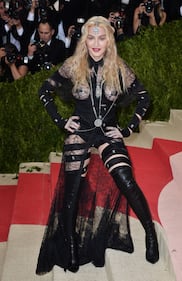 Seno e sedere di fuori: Madonna è sempre hot 4