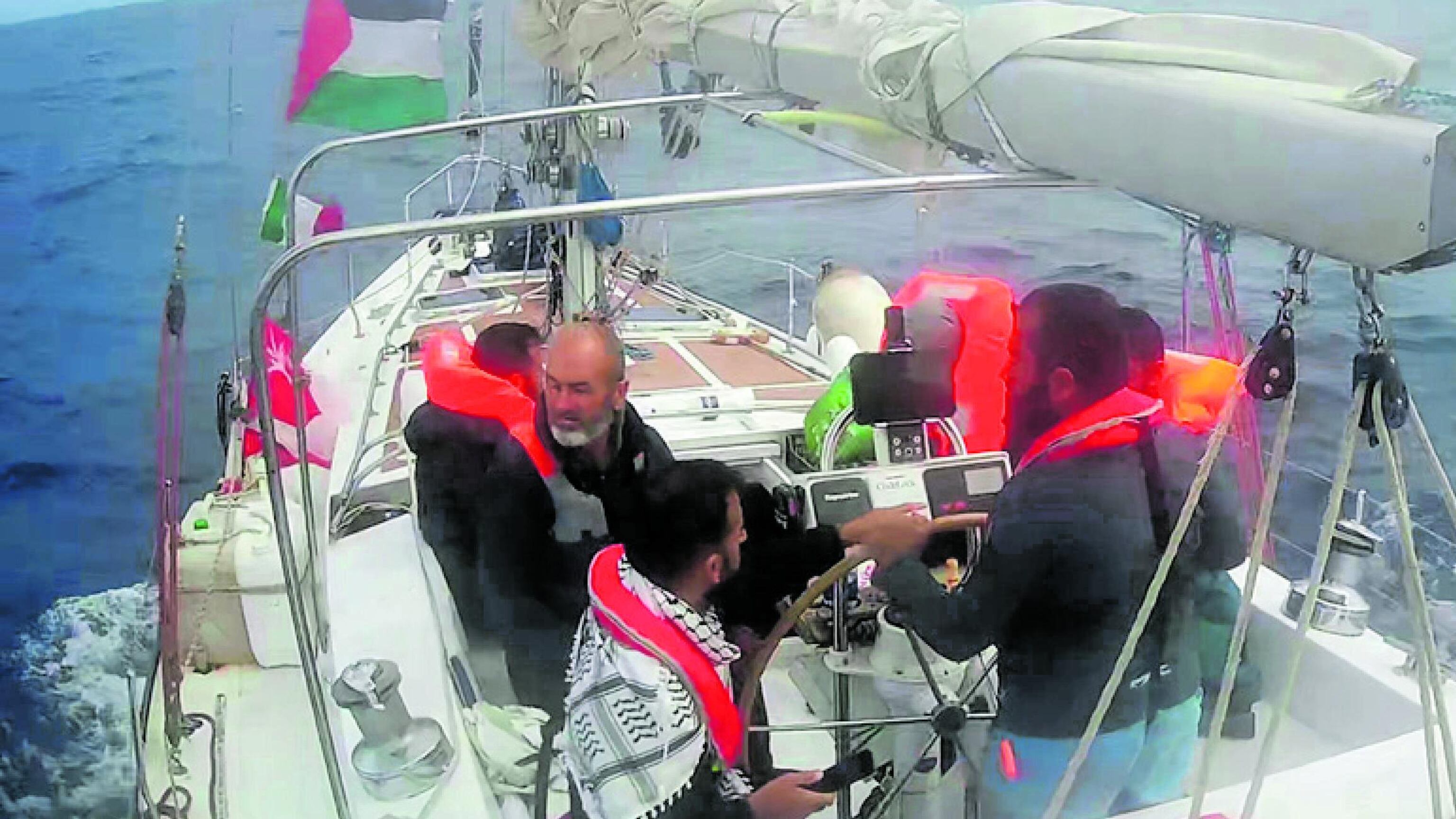 "Sono stati individuati". Gli antagonisti mettono una "taglia" sugli ufficiali coinvolti del fermo della Flotilla