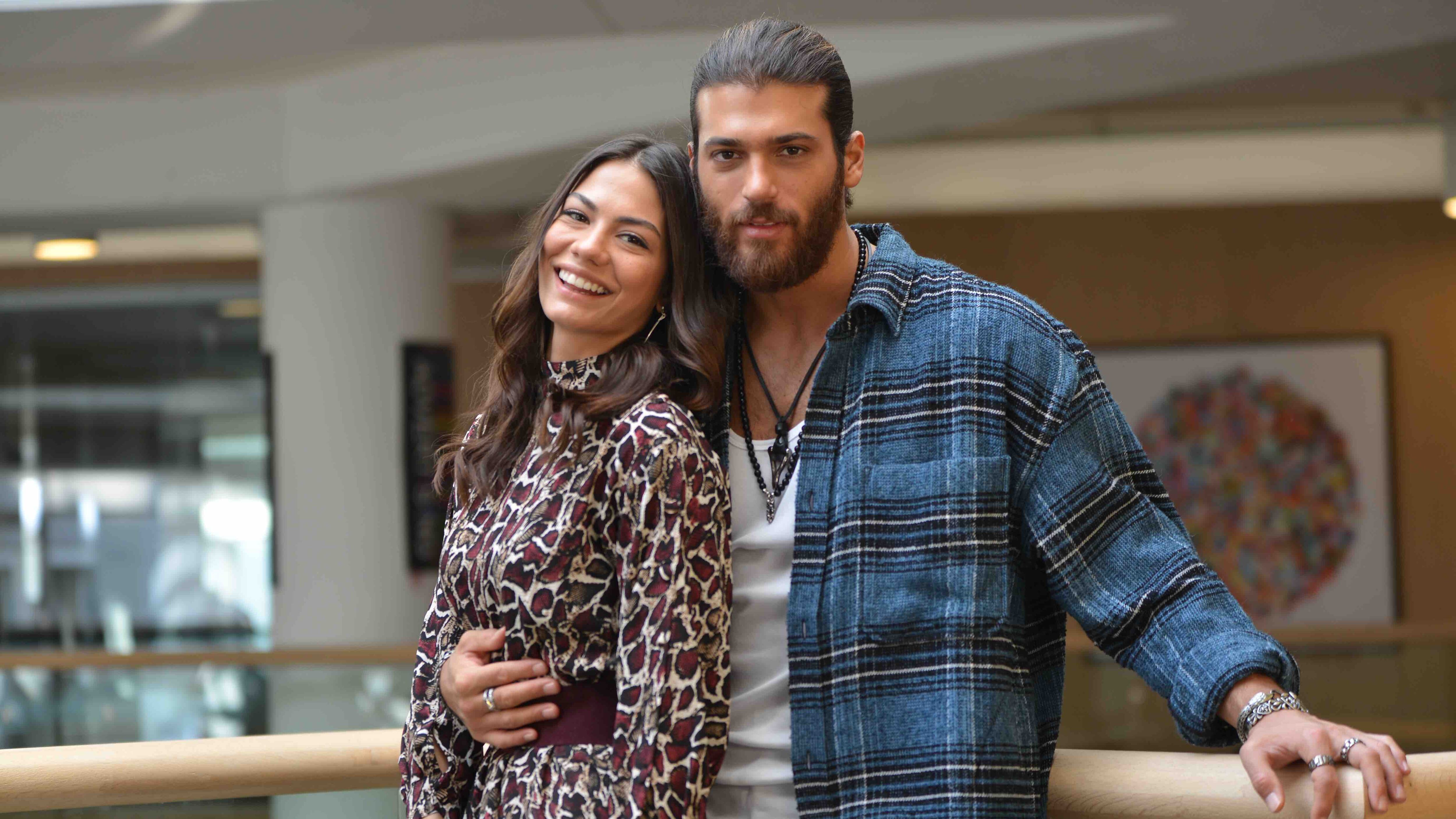 Torna Can Yaman, l'attore turco che ha stregato le fan italiane