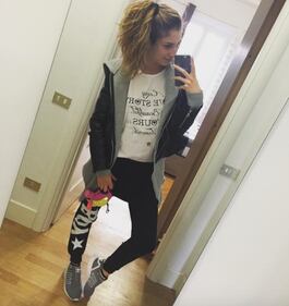 Valentina Allegri, selfie sexy per i fan 8