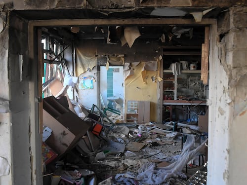 "Bombe al fosforo a Lugansk". Ma Kiev colpisce le navi russe