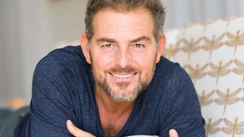 Daniele Bossari, sorrisi e abbracci con Dua Lipa