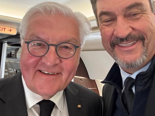 Steinmeier e Söder sorridenti al funerale di Papa Francesco, scoppia la polemica sui due politici tedeschi