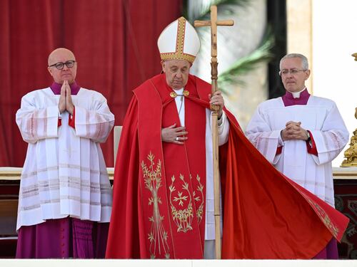 Il Papa torna a parlare in pubblico, ma resta l'affaticamento