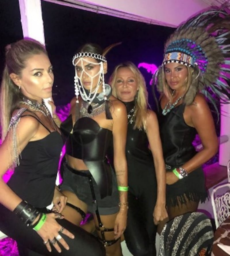 Melissa Satta versione festish, le foto social del suo look bollente 5