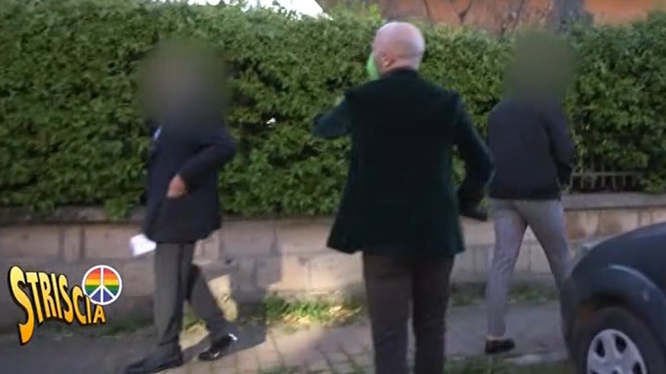 "Ti trovo un lavoro". E Striscia smaschera la truffa