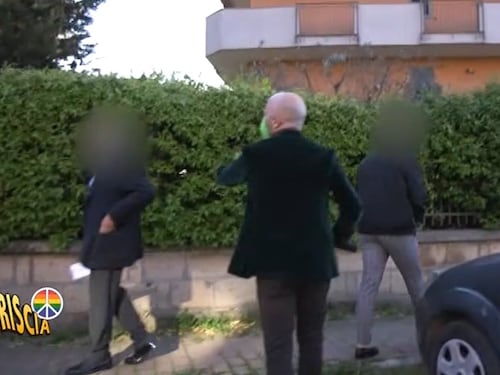 "Ti trovo un lavoro". E Striscia smaschera la truffa