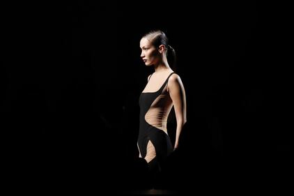 Bella Hadid sexy a Parigi 2