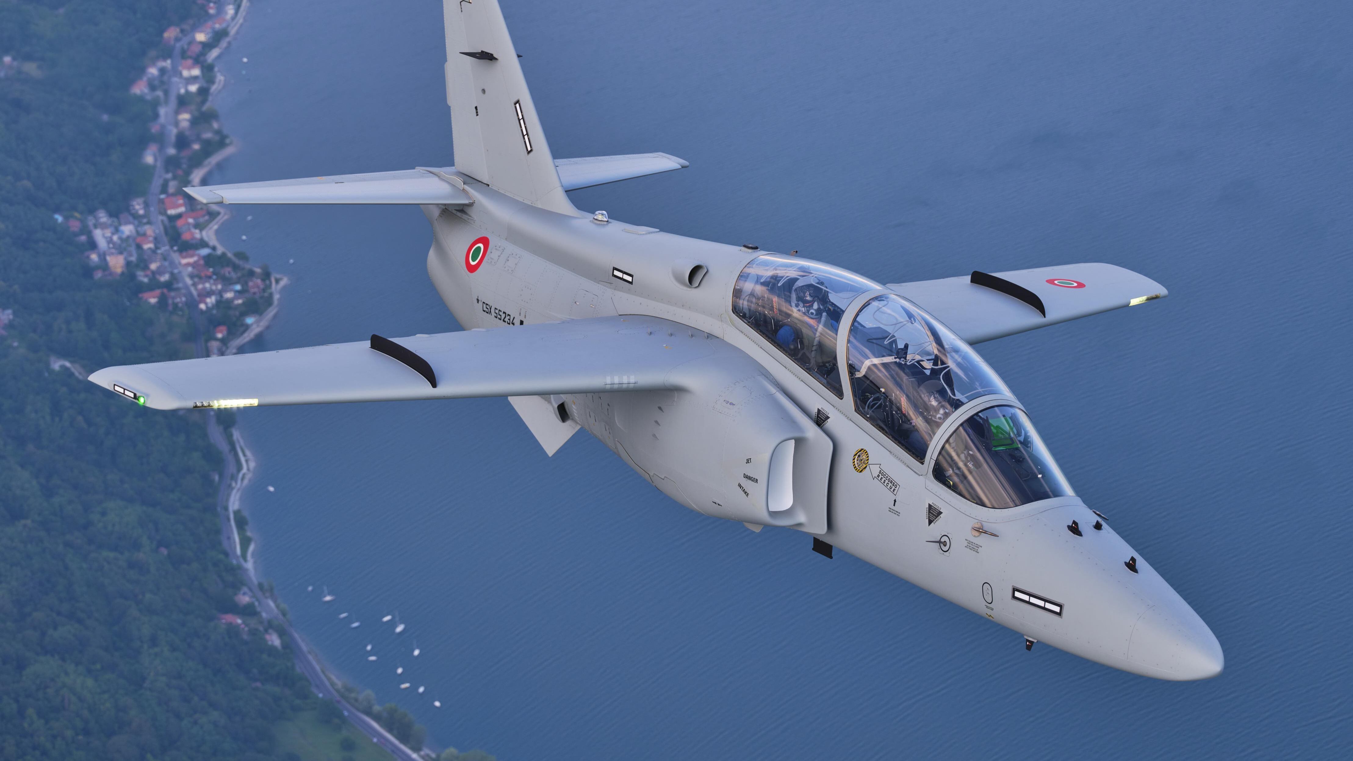 Leonardo, al decollo il jet dei cadetti