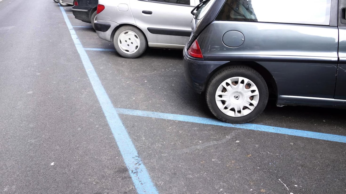 Il parcometro non funziona? Occhio lo stesso alla multa sulle strisce blu