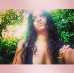 Rihanna, sexy in costume 5