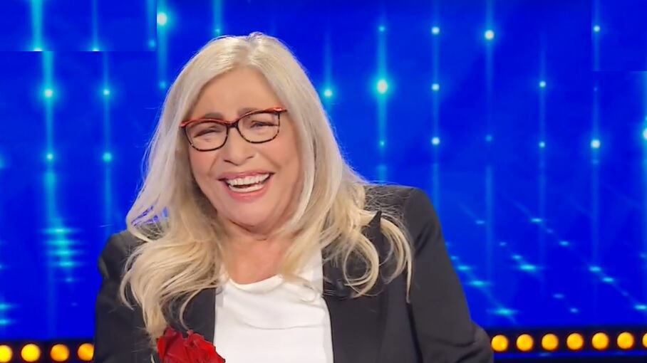 "Vorrei dell'acqua", "Io mi farei uno spritz": la Venier spiazza in diretta