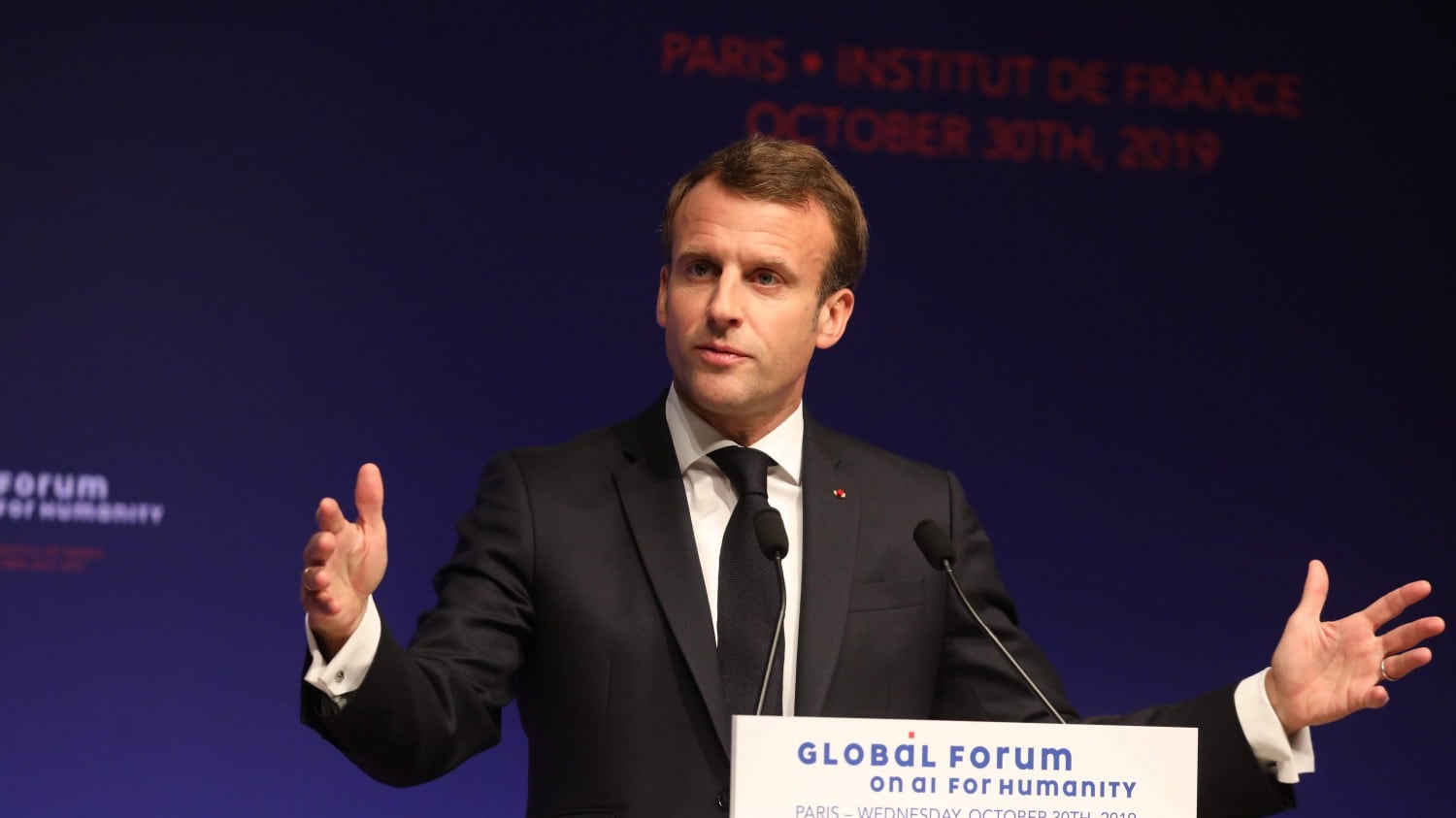 Macron affonda la Nato: "È alla morte cerebrale". Critici Usa e Germania