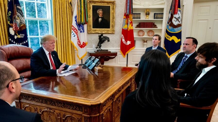 Trump perde 204 mila fan e convoca a Washington il ceo di Twitter
