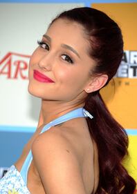 Ariana Grande dimentica troppo spesso i pantaloni 1