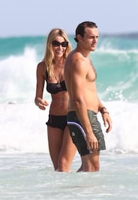 Elenoire Casalegno, topless bollente in spiaggia 5