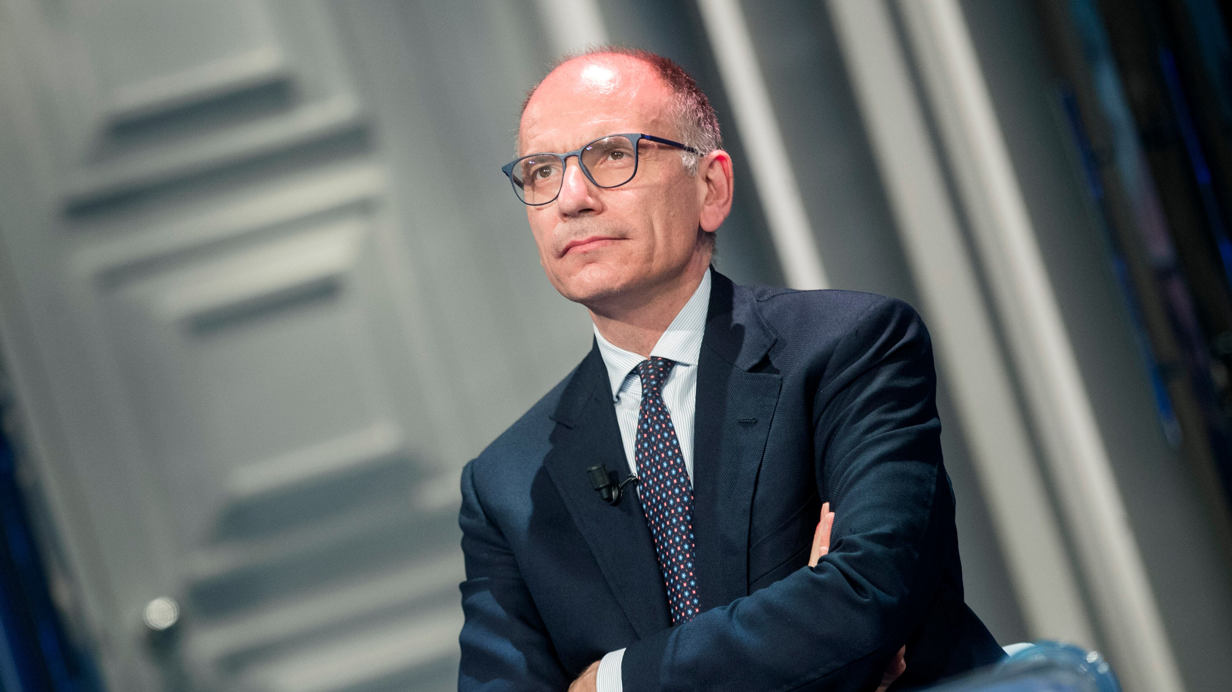 Il sondaggio che fa tremare Letta: gli elettori del Pd si fidano più di Draghi