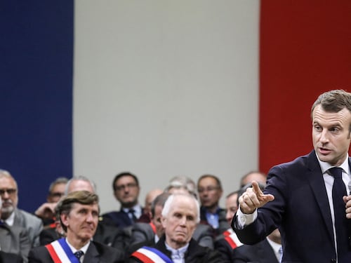 Macron: "Flussi migratori diminuiti grazie a Gentiloni"