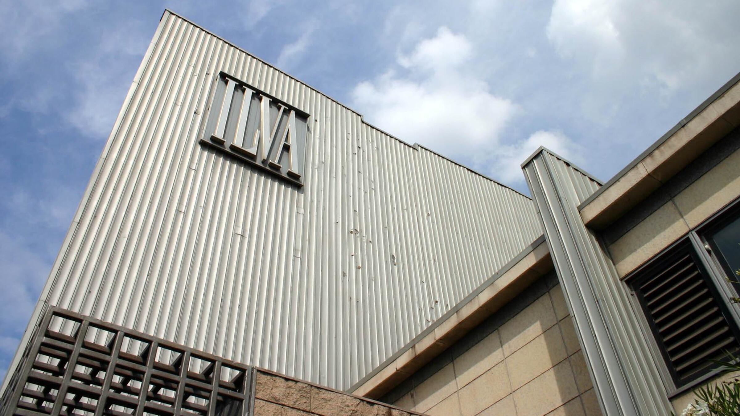 Condanne all'ex Ilva: 20 e 22 anni ai Riva, 3 e mezzo a Vendola. Impianti sequestrati. "Disastro ambientale"
