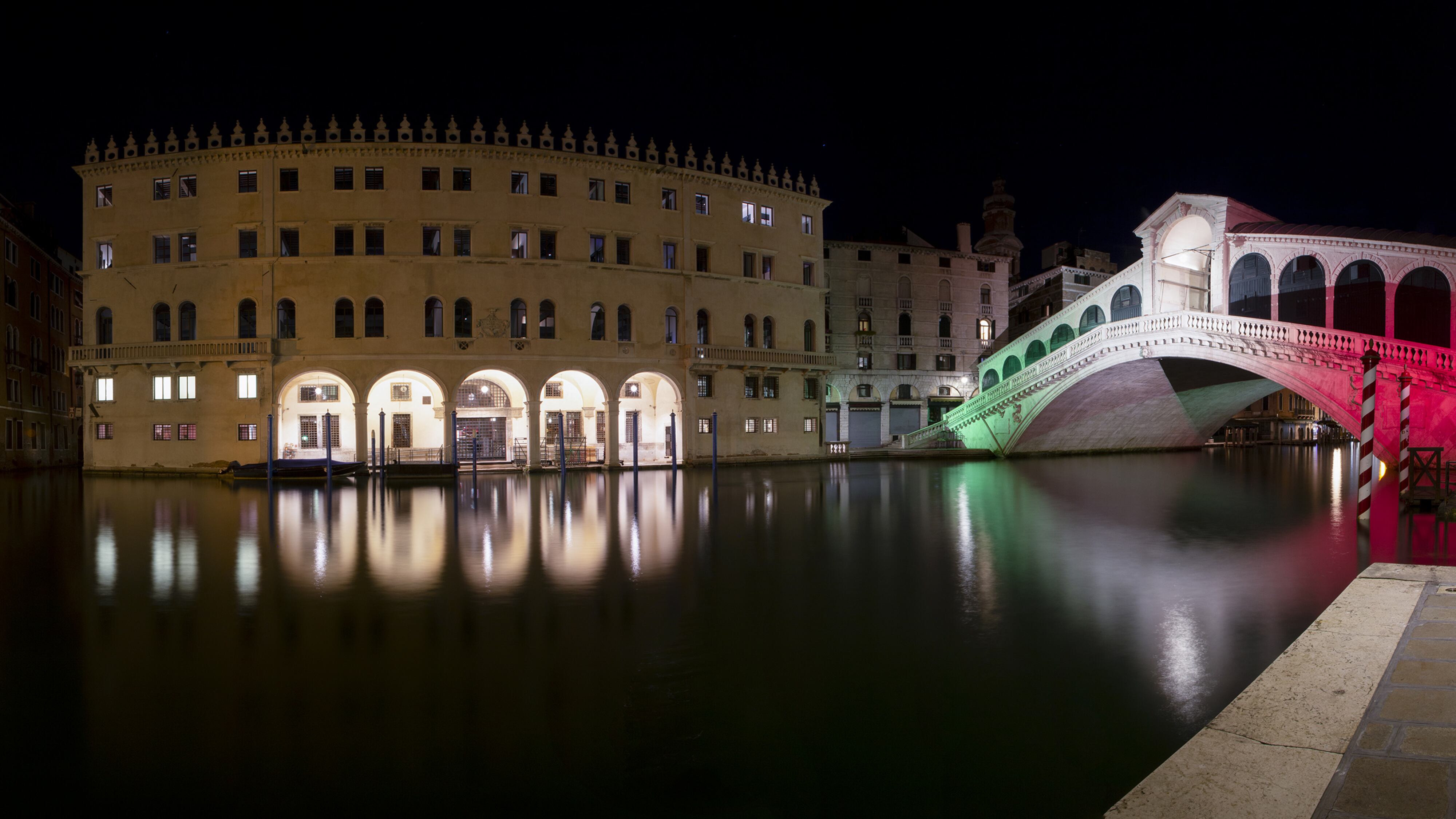 Togliete le mascherine alle bellezze di Venezia