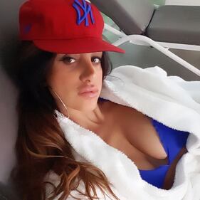Marika Fruscio, bikini hot al mare 8