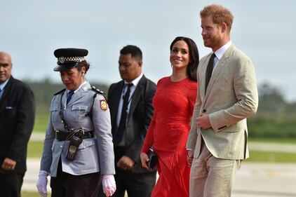 Dall'abito di Meghan spunta il cartellino 2
