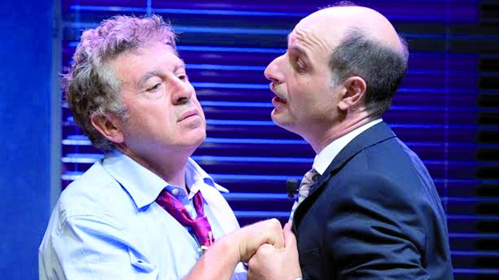 In scena al Manzoni una commedia «solvibile»