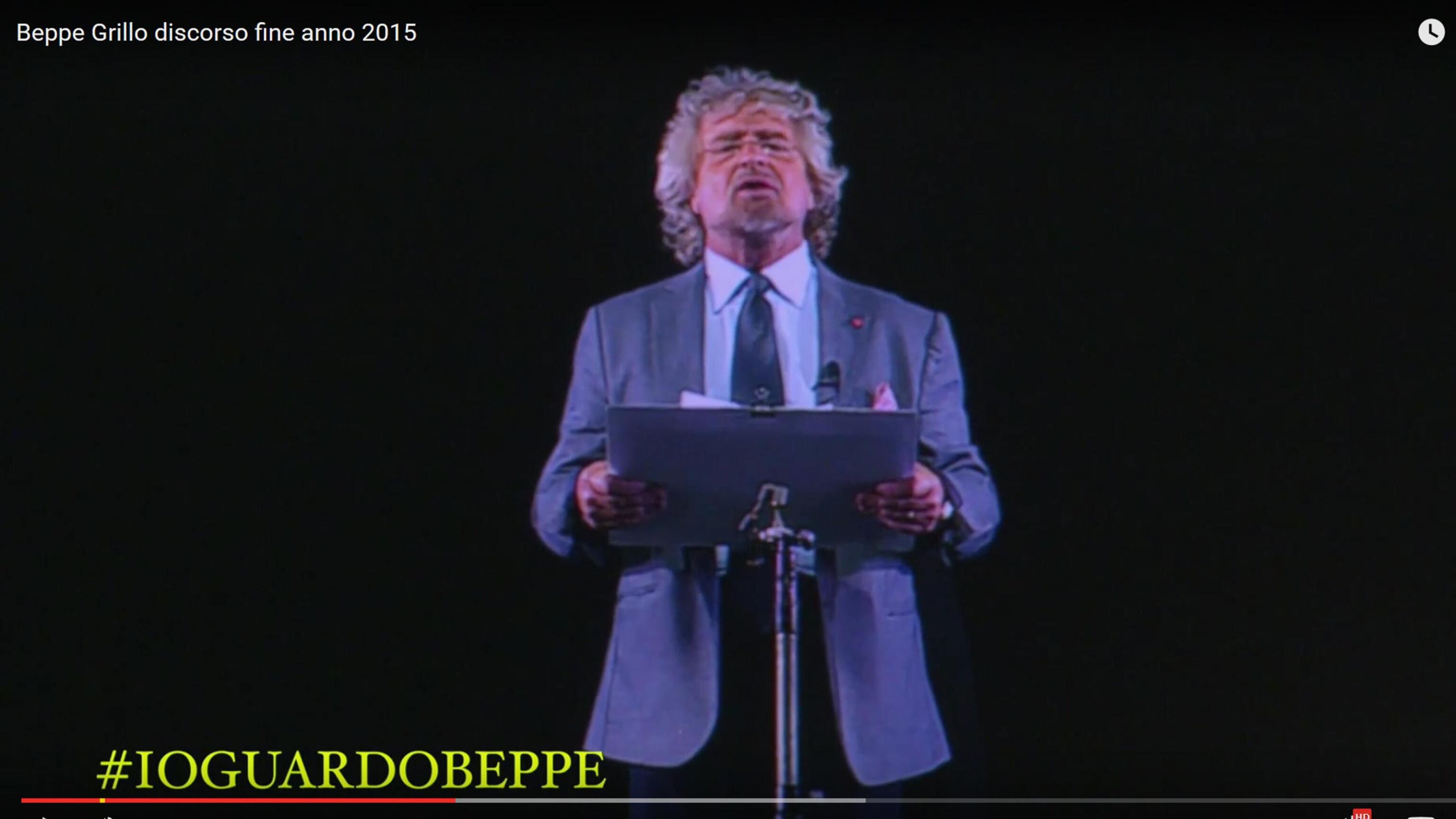 Grillo incorona un computer alla guida dei Cinque Stelle