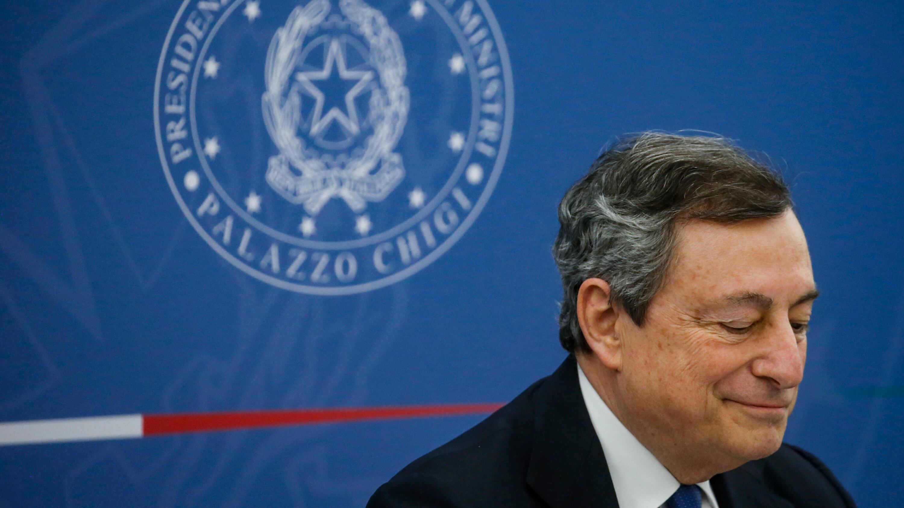 Le folli manovre dei 5s per far saltare Draghi. E Conte…