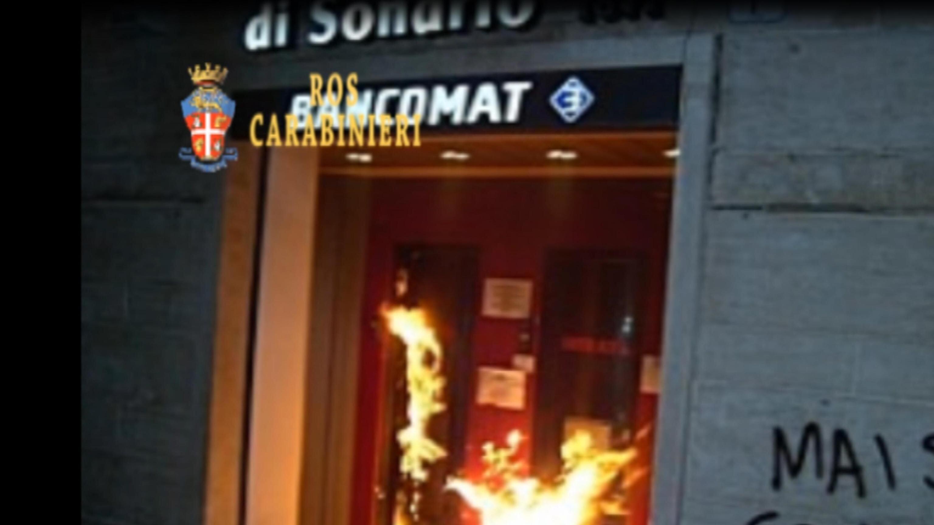 Roma, arrestati due anarchici: "Evitati altri atti di terrorismo"