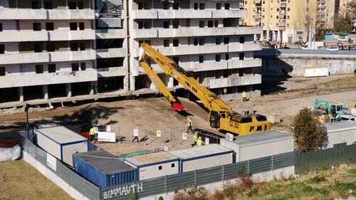 Scampia, al via l'abbattimento della vela verde 1