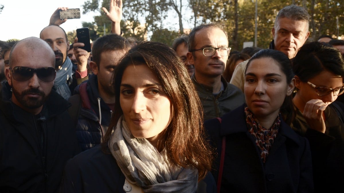 Virginia Raggi boldriniana: "Dimezziamo i cartelloni pubblicitari, basta spot sessisti"