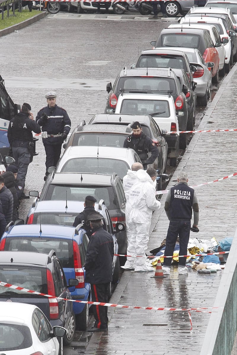 Firenze, il corpo dell'ambulante sul ponte a Firenze 3