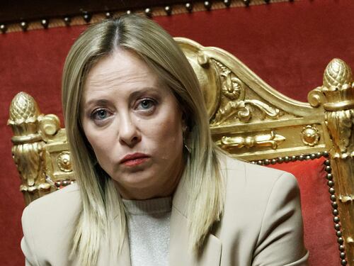 Giorgia all'attacco stende Schlein & C. "Fango sull'Italia"