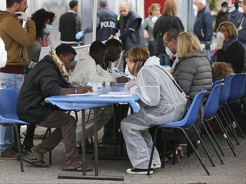 "Respingere migranti è illegale". Bruxelles ora spalanca le porte