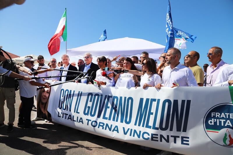 10 pillole social e un pieghevole con i “cruciverba patrioti”: parte la campagna estiva di FdI 6