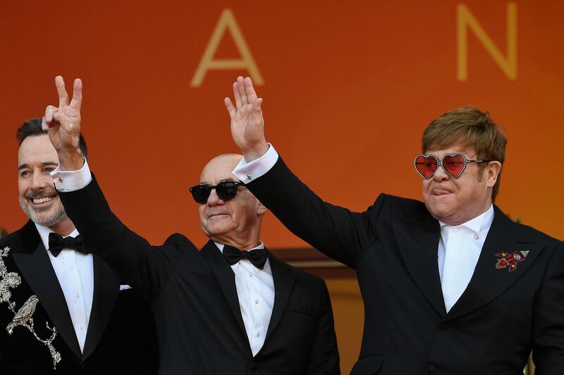 Elton John promuove "Rocket Man": foto 7