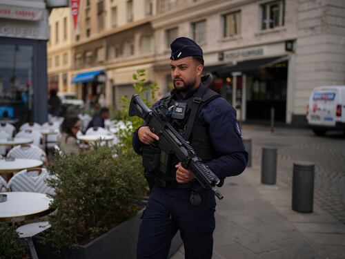 "Non c'è il diritto a essere regolarizzati", pugno duro della Francia sui migranti irregolari