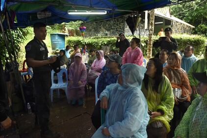 Thailandia, paura per 12 bambini intrappolati in una grotta 6