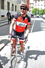 Parisi al voto dopo 60 km in bici 15