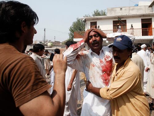 Pakistan, doppio attacco kamikaze in chiesa: almeno 43 morti