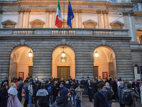 Loggionisti identificati, la Questura smonta la sinistra: "Motivi di sicurezza"