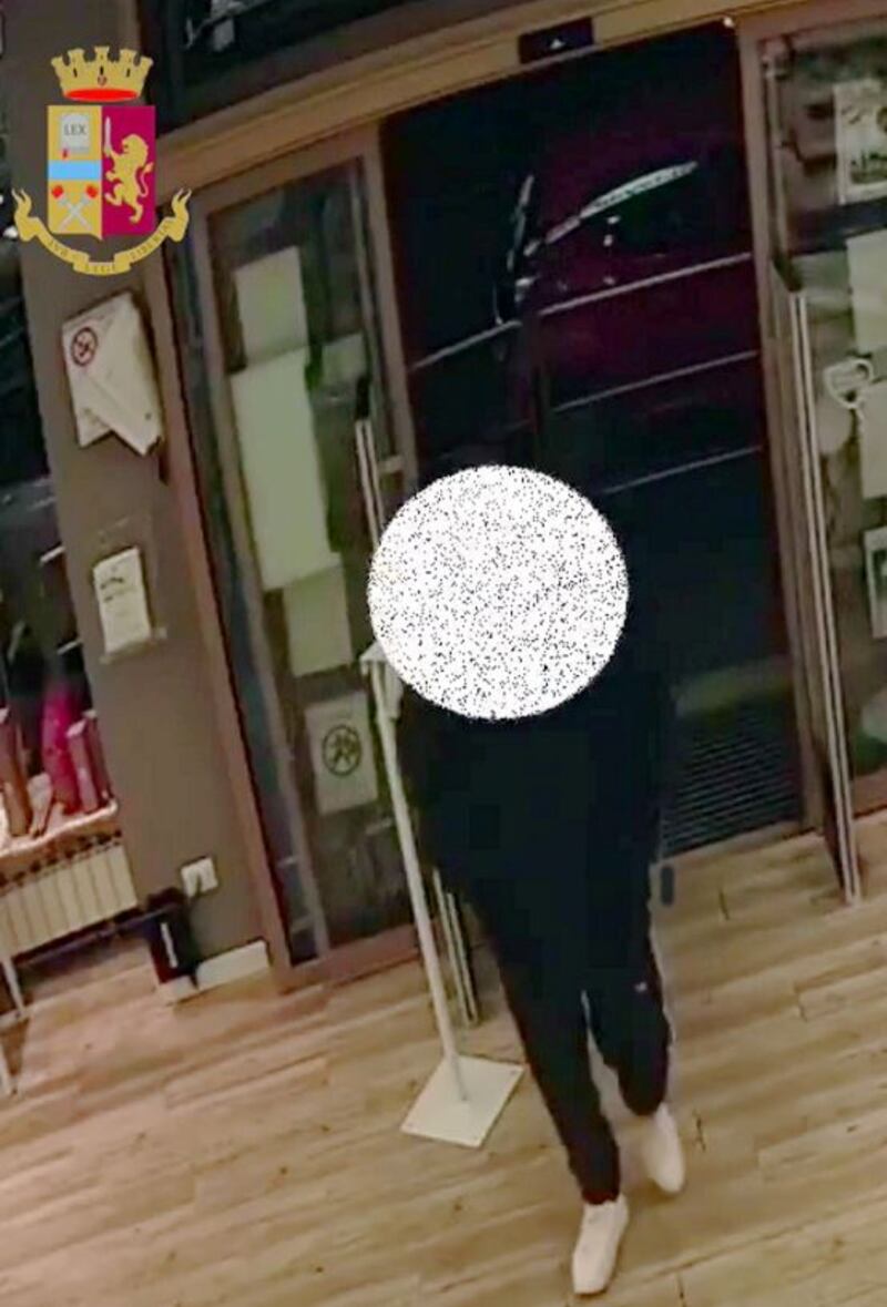 Rapina a mano armata in farmacia 1