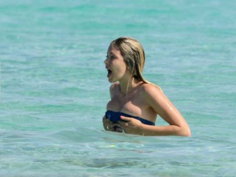Costanza Caracciolo e Primo Reggiani al mare 8