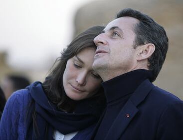 Carla Bruni, l'ex Prèmiere Dame sbarca su Instagram: foto 8