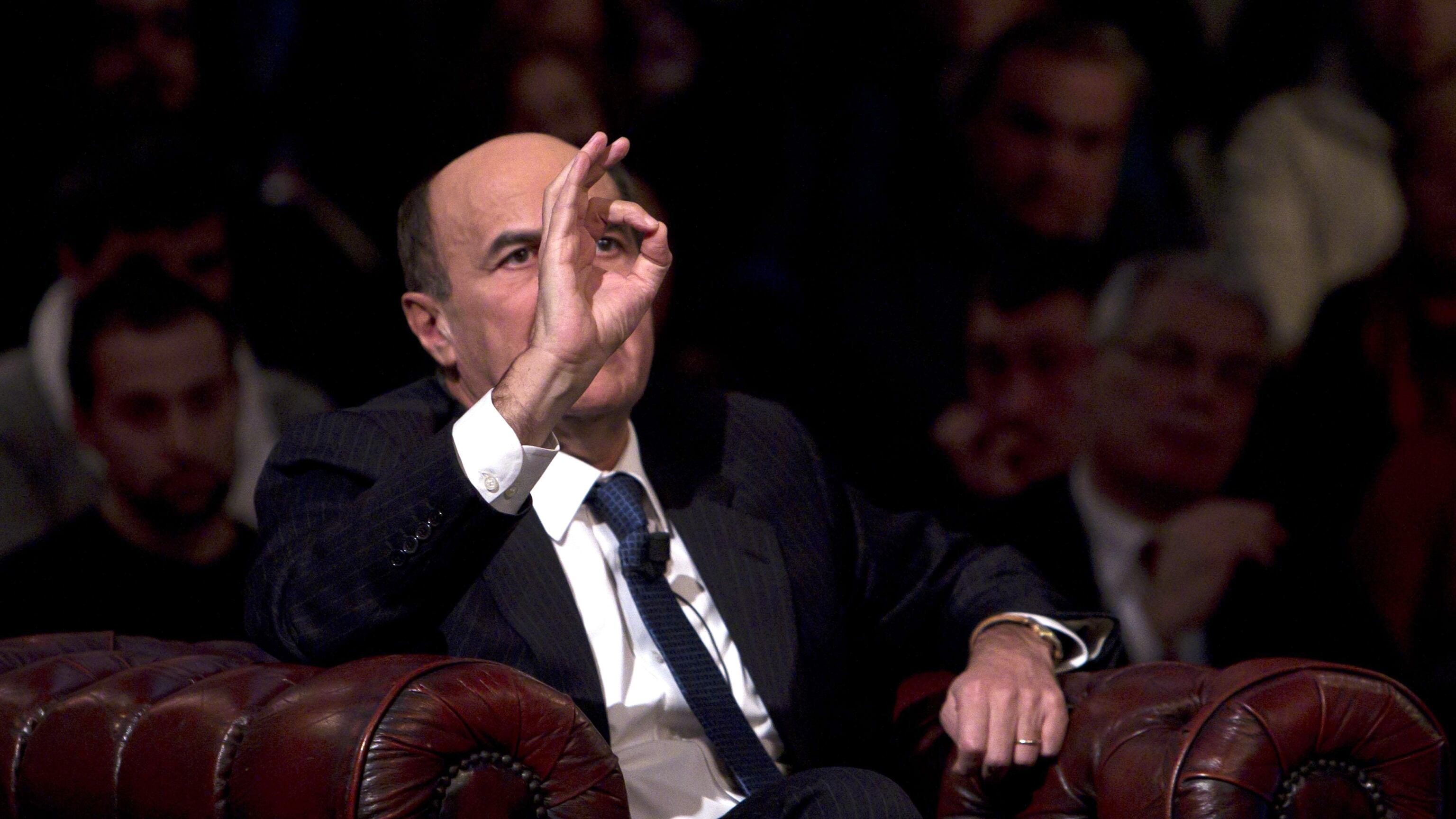 Il Pd punta sullo statalismo, ma Renzi imbarazza Bersani: "Togliere l'Imu? Si può fare"