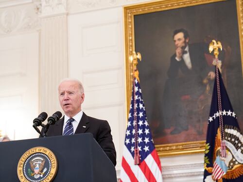Biden come Trump: bombe contro l'Iran